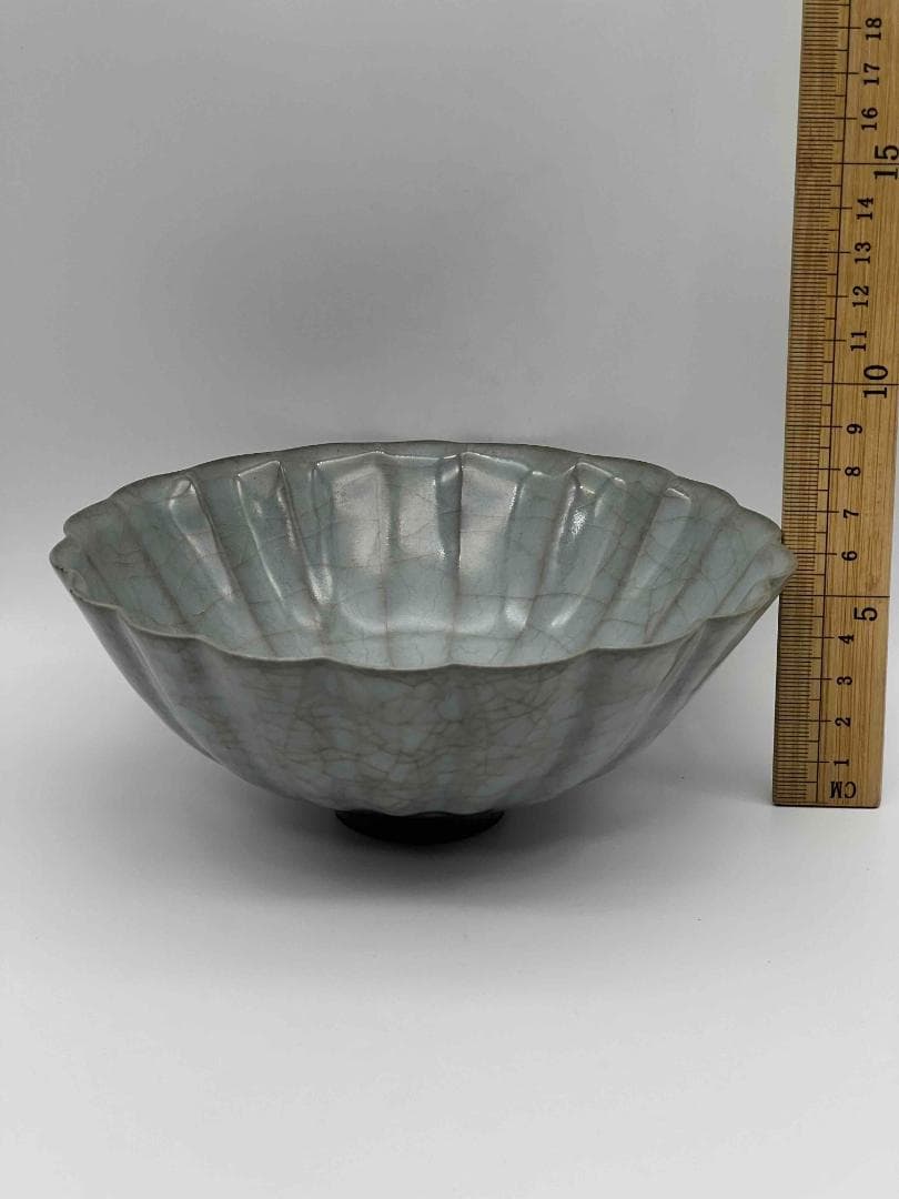 宋時代　青磁　汝官窯菊瓣碗 官汝窯碗　郊壇官窯 茶盞 唐物(C-79)