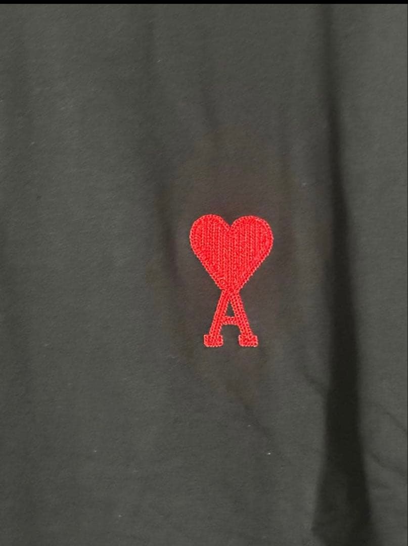 ブラック スウェット ハート刺繍