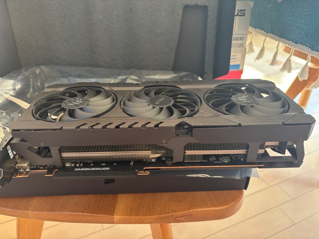 ASUS Radeon RX 6700 XT グラフィックスカード