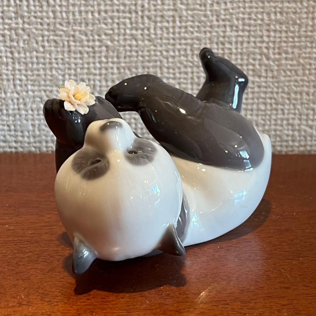超美品　リヤドロ　パンダ　ピンクの花　フィギュリン　人形　陶器　置物　B