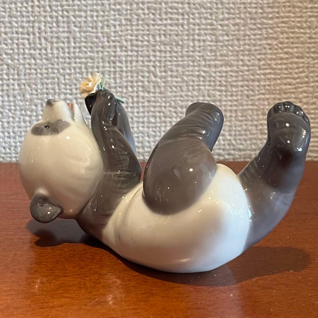 超美品　リヤドロ　パンダ　ピンクの花　フィギュリン　人形　陶器　置物　B