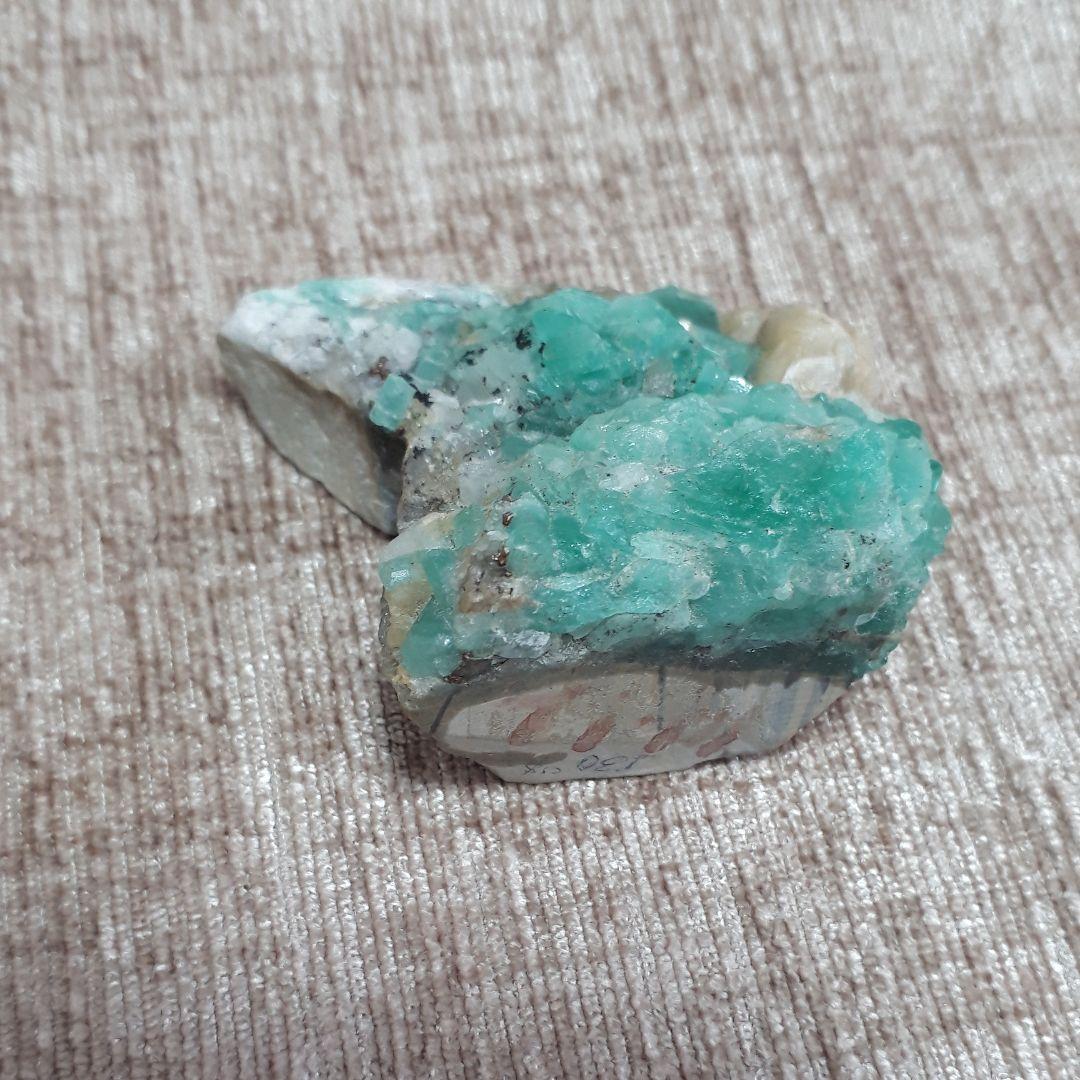 エメラルド　原石③