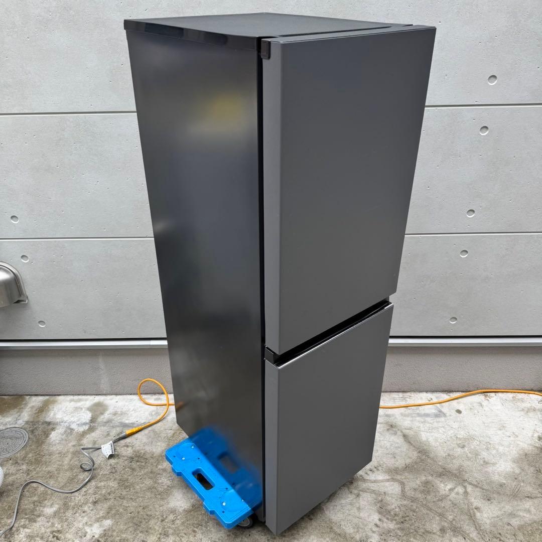 85⭐️2024年製美品★ハイアール　冷蔵庫　スリム　2ドア　マット　一人暮らし