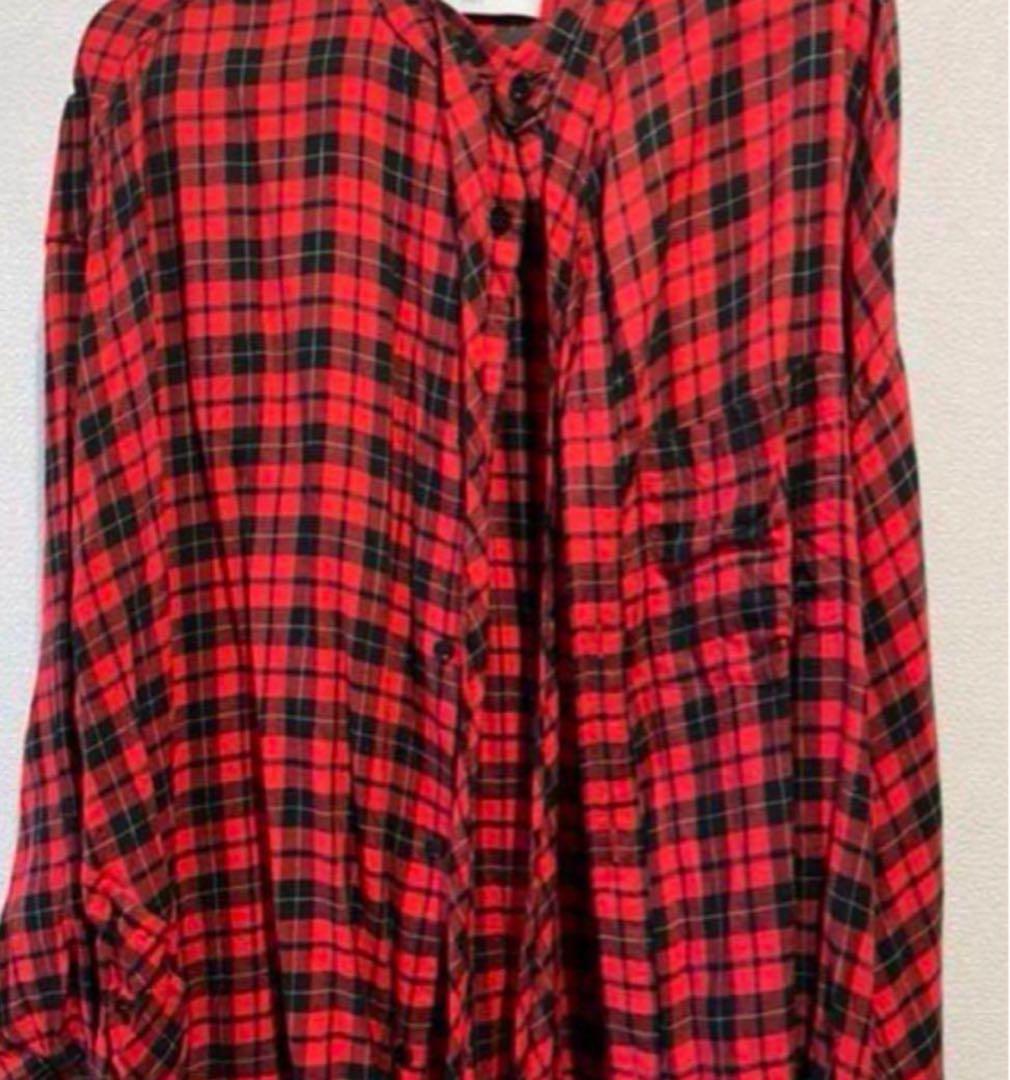 バレンシアガ　ロゴプリントシャツ