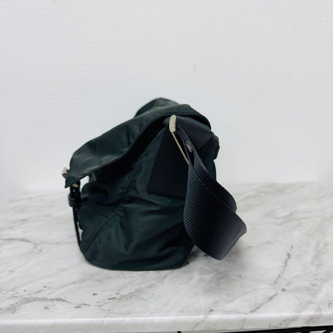 ✨PRADA✨プラダ✨三角ロゴプレート✨ナイロン✨グレー✨ショルダーバッグ✨