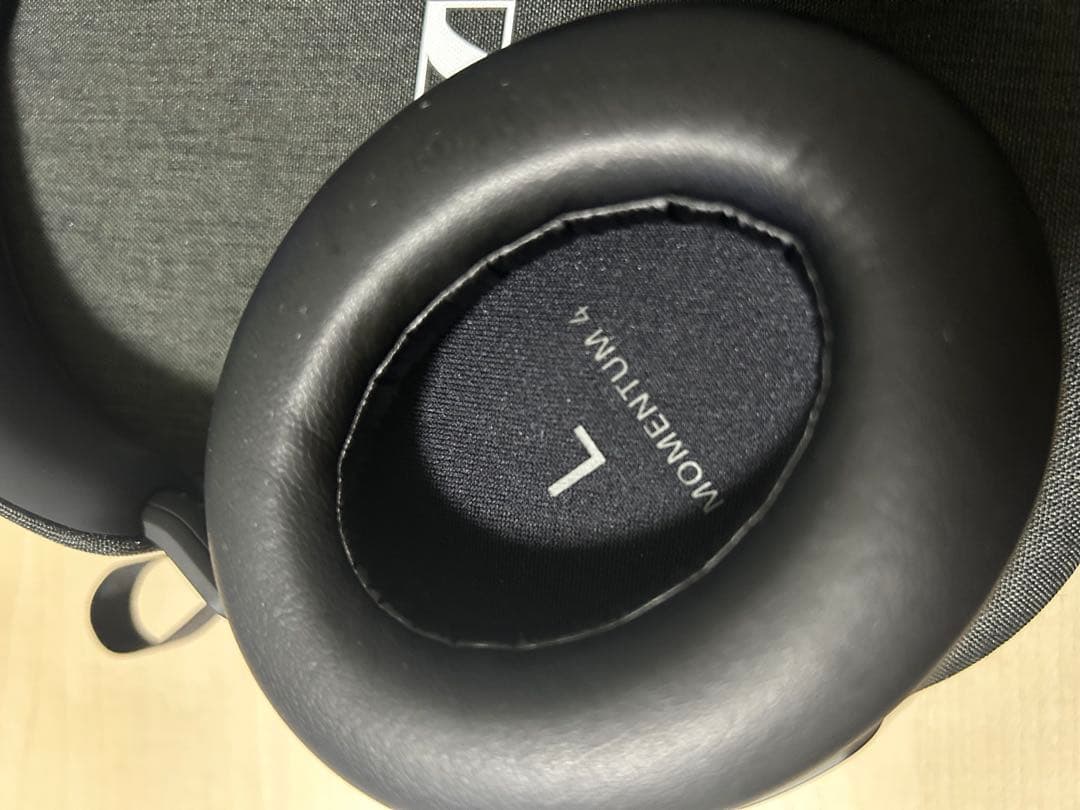 ヘッドホン Sennheiser MOMENTUM 4 Wireless + BTD600