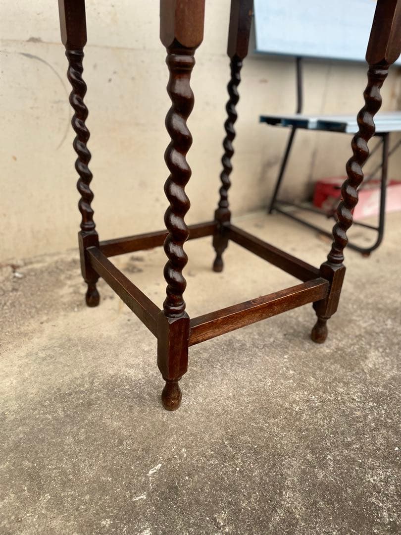 イギリスアンティーク家具　オケージョナルテーブル　英国　コーヒーテーブル