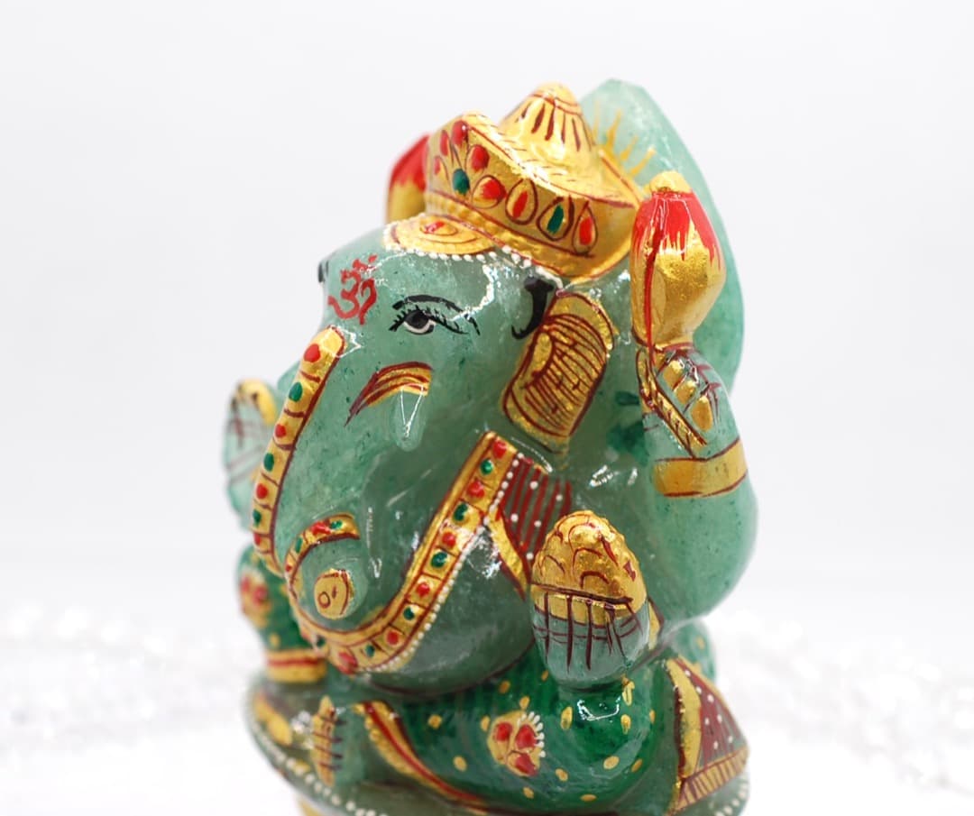 鼻がクルクルしたお鼻のグリーンガネーシャ神様