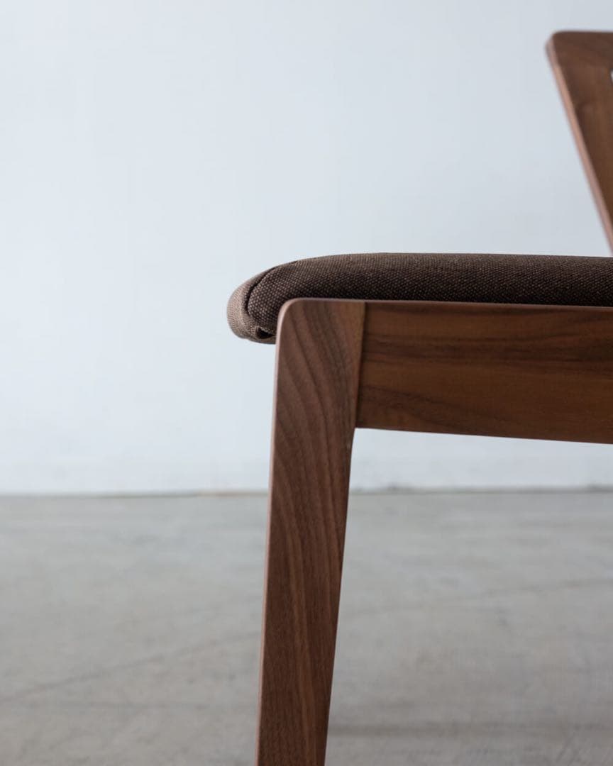 ダイニングチェア　ウォールナット　カバーリング　ウレタン