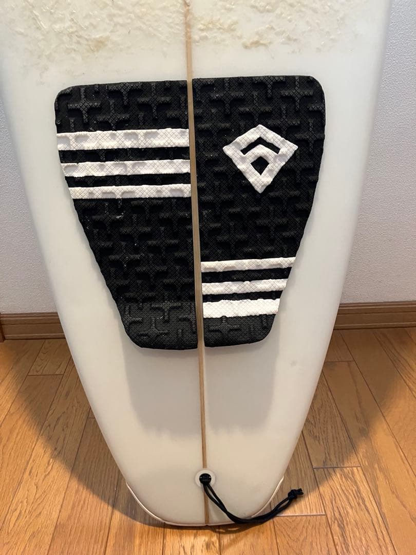 ホワイトファンボード ストライプデザイン