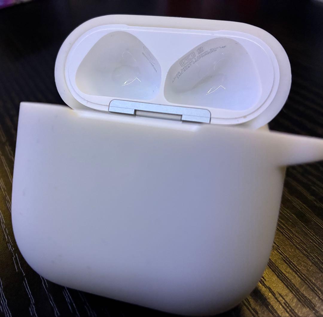 AirPods第4世代　本体 アクティブノイズキャンセリング　充電ケース付き