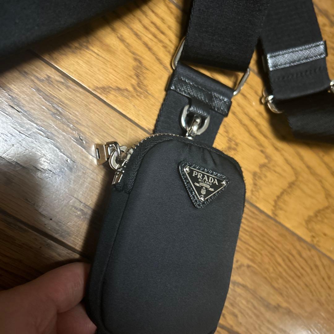 PRADA re-edition ブラック ショルダーバッグ