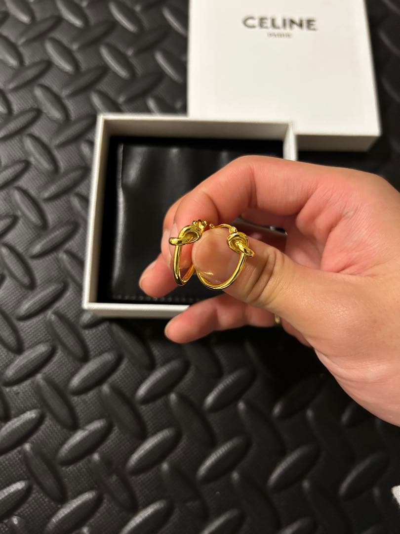 CELINE ノットフープピアス