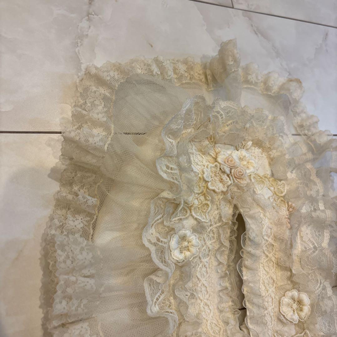 ヒスクローネ　フリル付きティッシュボックスカバー