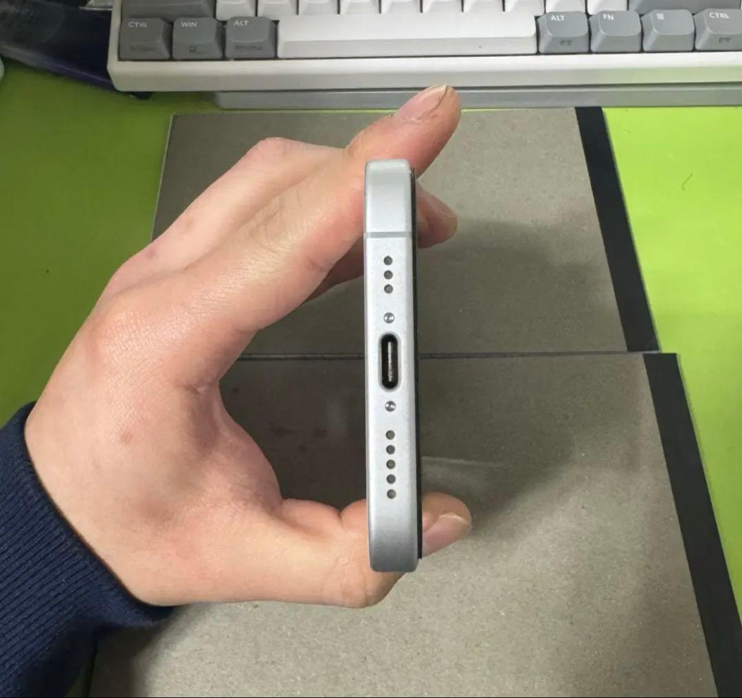 iPhone17 256GB ホワイト simフリー