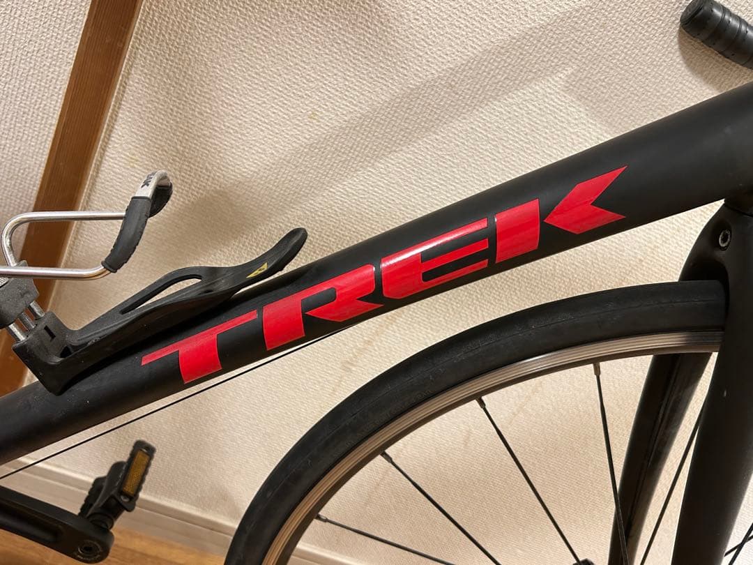 [極美品]ロードバイク　TREK ブラック ライト　反射板　ドリンクホルダー付き