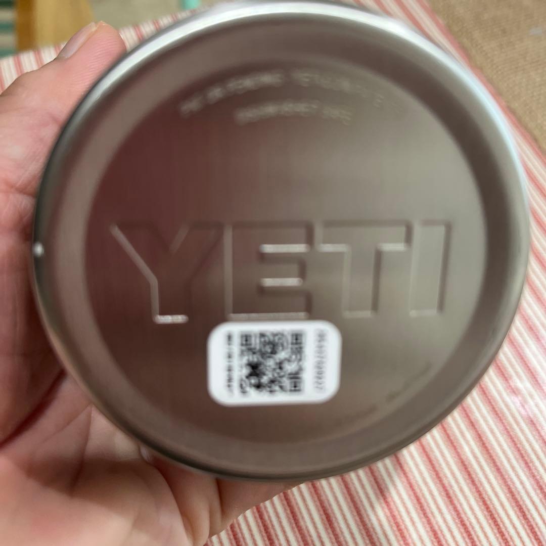 YETI Rambler 20 oz Tumbler 迷彩柄