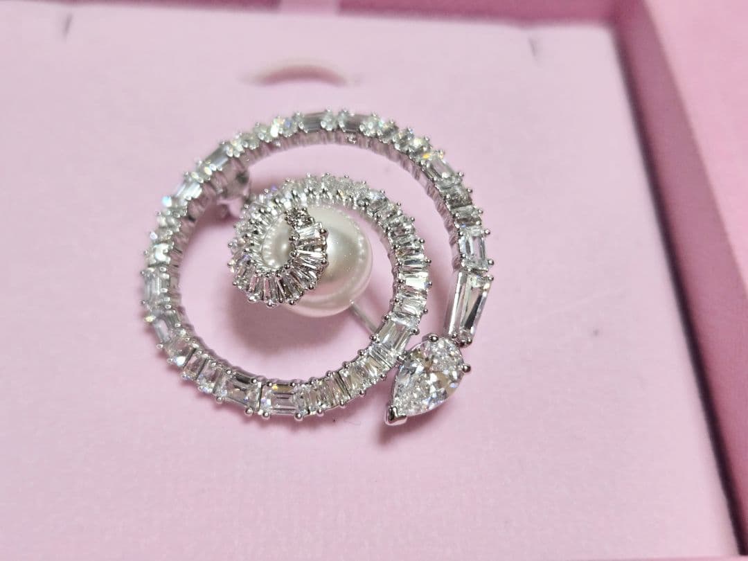 スワロフスキー　Snake ブローチ 蛇モチーフ