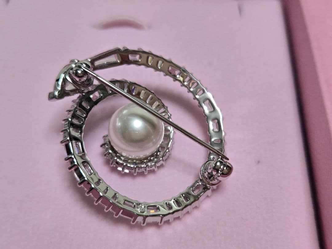 スワロフスキー　Snake ブローチ 蛇モチーフ