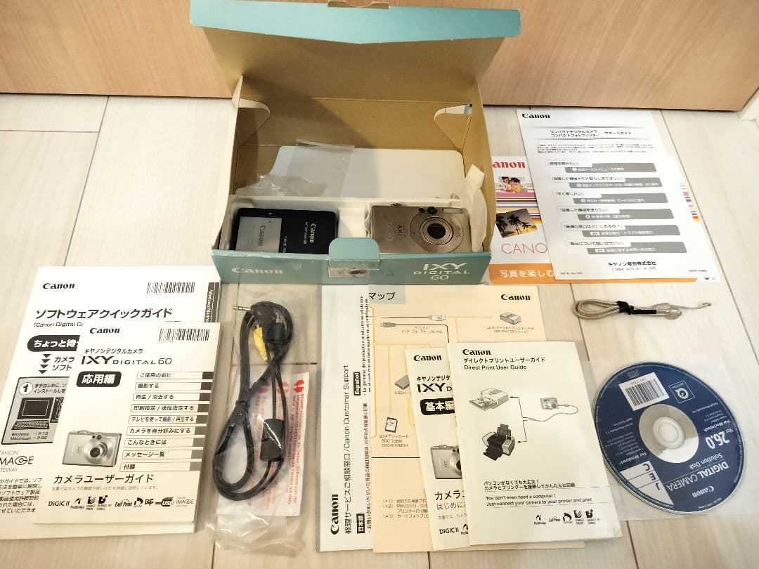 Canon IXY DIGITAL 60 本体と付属品