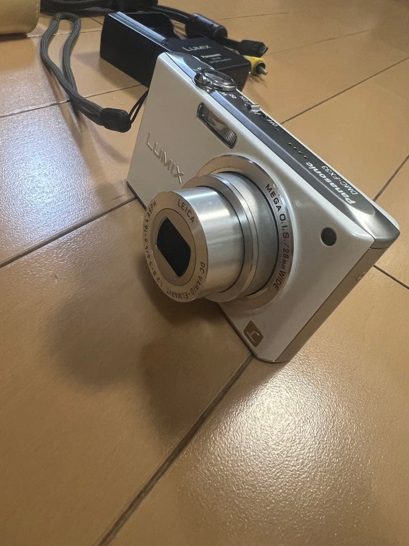 Panasonic LUMIX DMC-FX33 コンパクトデジタルカメラ
