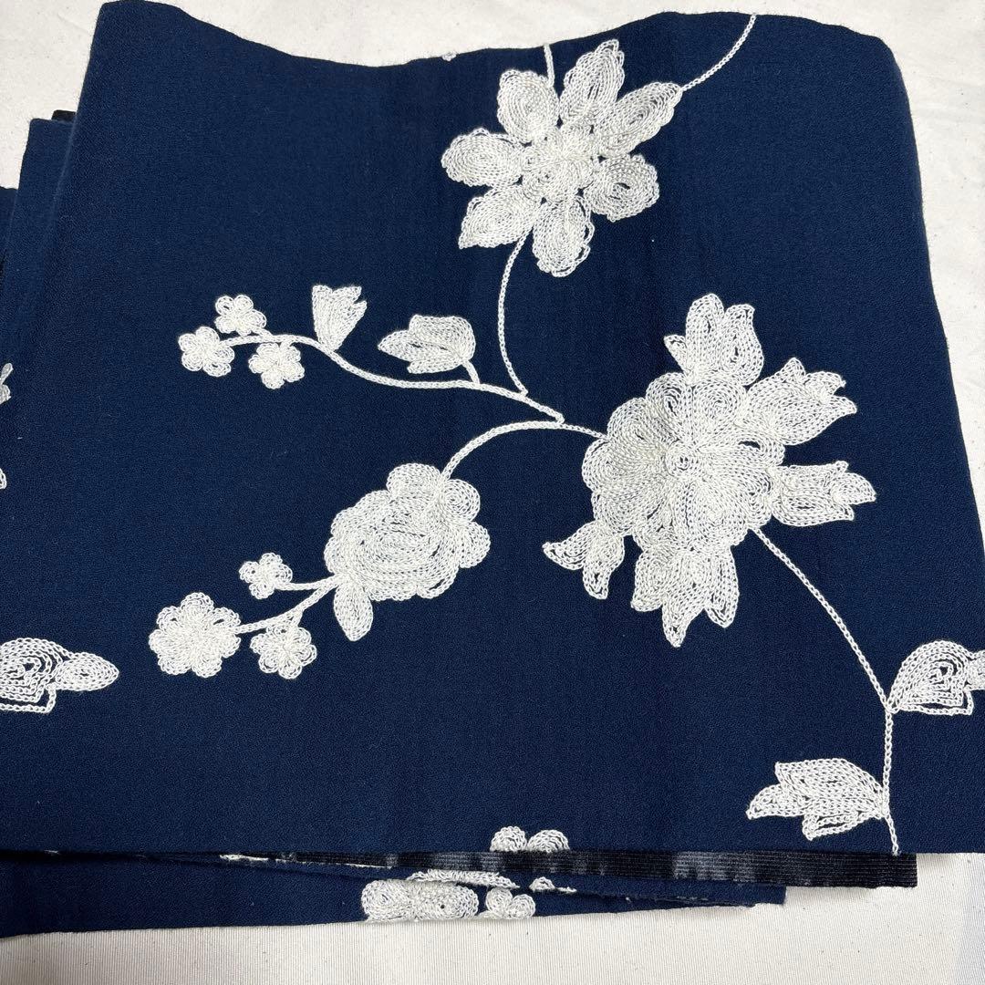 Berry工房　豪華で緻密な刺繍の、しっとり紺色のフリル帯