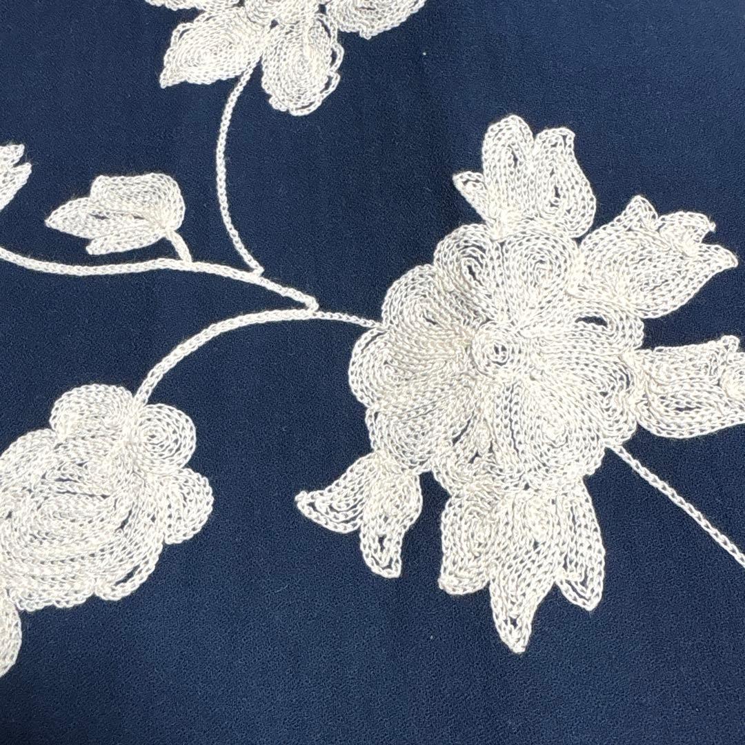 Berry工房　豪華で緻密な刺繍の、しっとり紺色のフリル帯