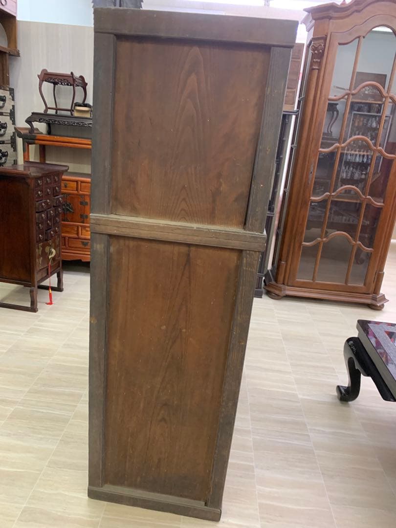 和箪笥　伝統的な木製箪笥 引き出し多