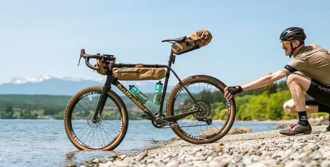 SWIFT INDUSTRIES ホールドファスト ハーフフレームバッグ S 黒