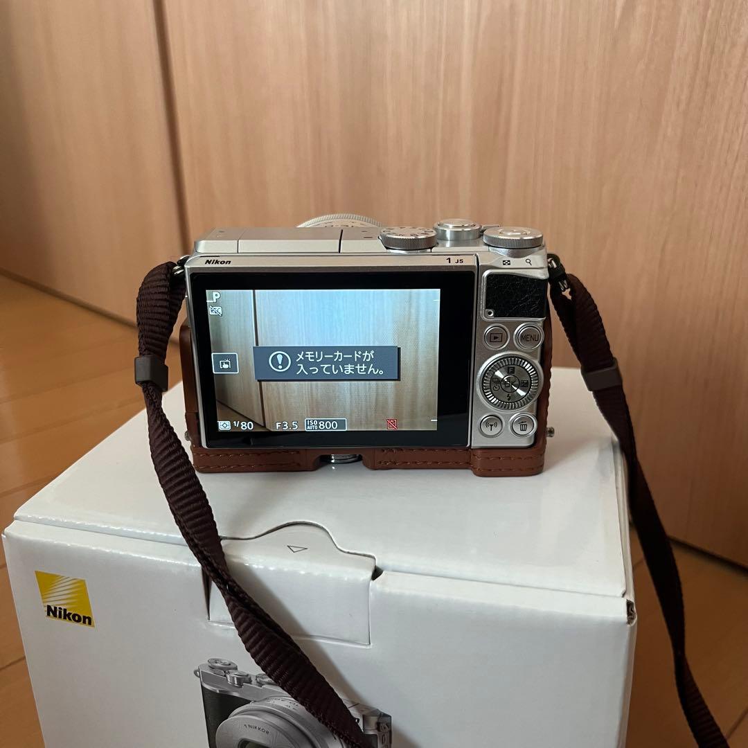 Nikon J5 ダブルレンズキット　純正カバー付