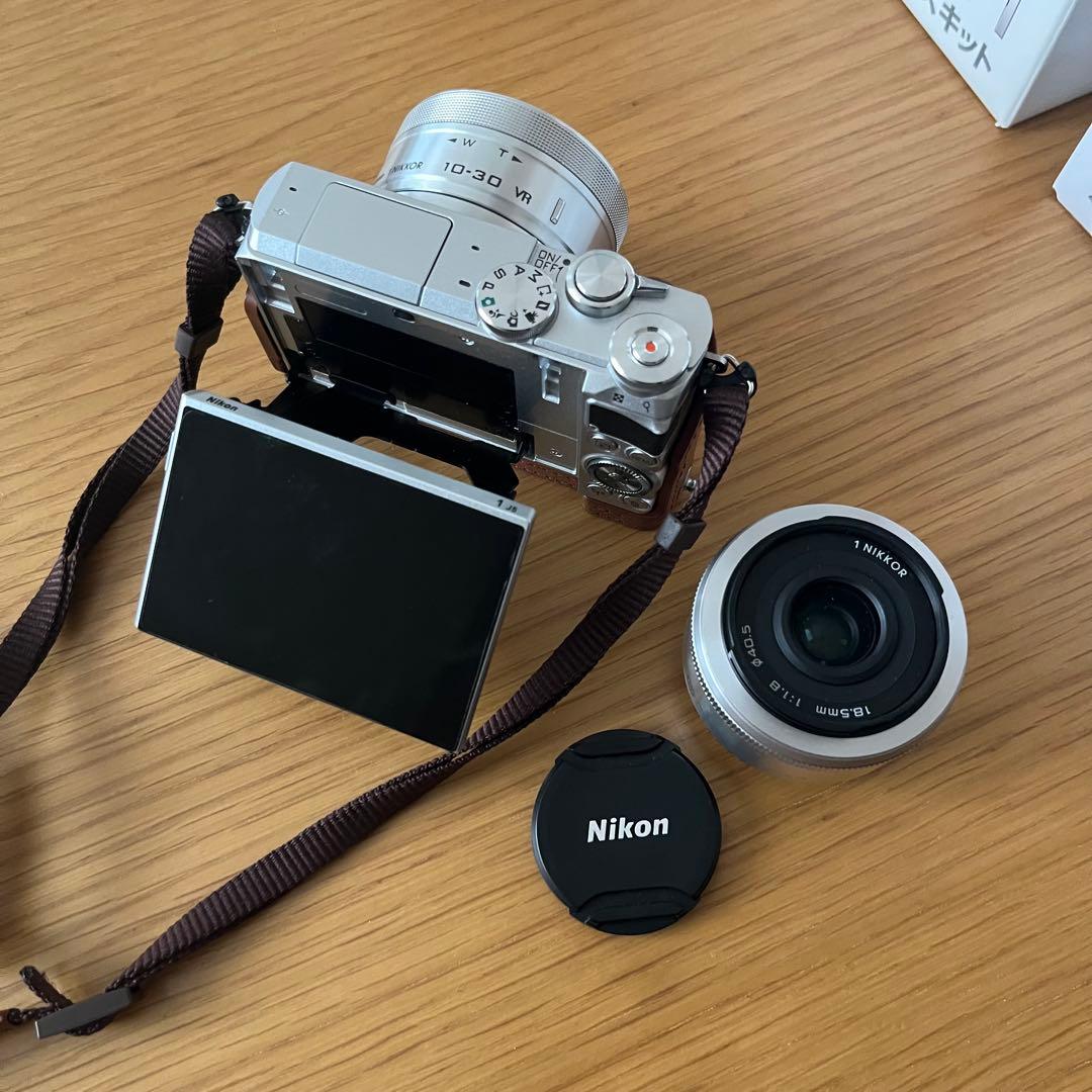 Nikon J5 ダブルレンズキット　純正カバー付