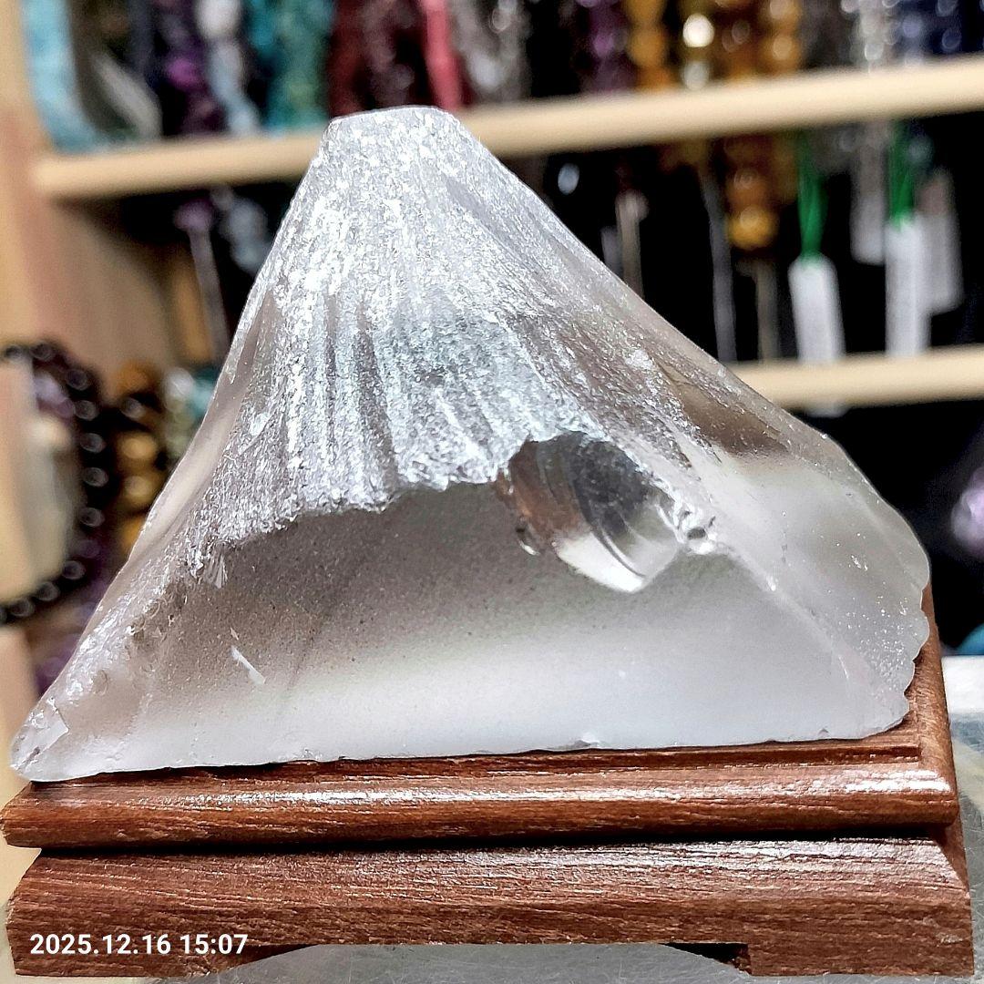 天然水晶 富士山彫刻 雪富士 一点物 手彫り コレクション 天然石 インテリア