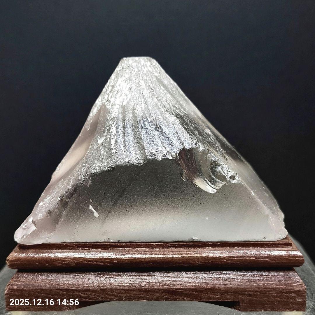 天然水晶 富士山彫刻 雪富士 一点物 手彫り コレクション 天然石 インテリア