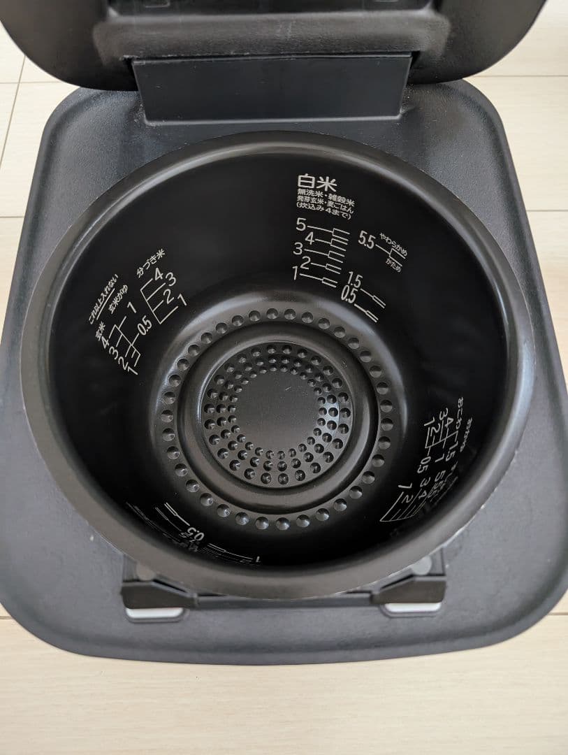 2022年製　HITACHI IH炊飯器 RZ-V100FM 黒