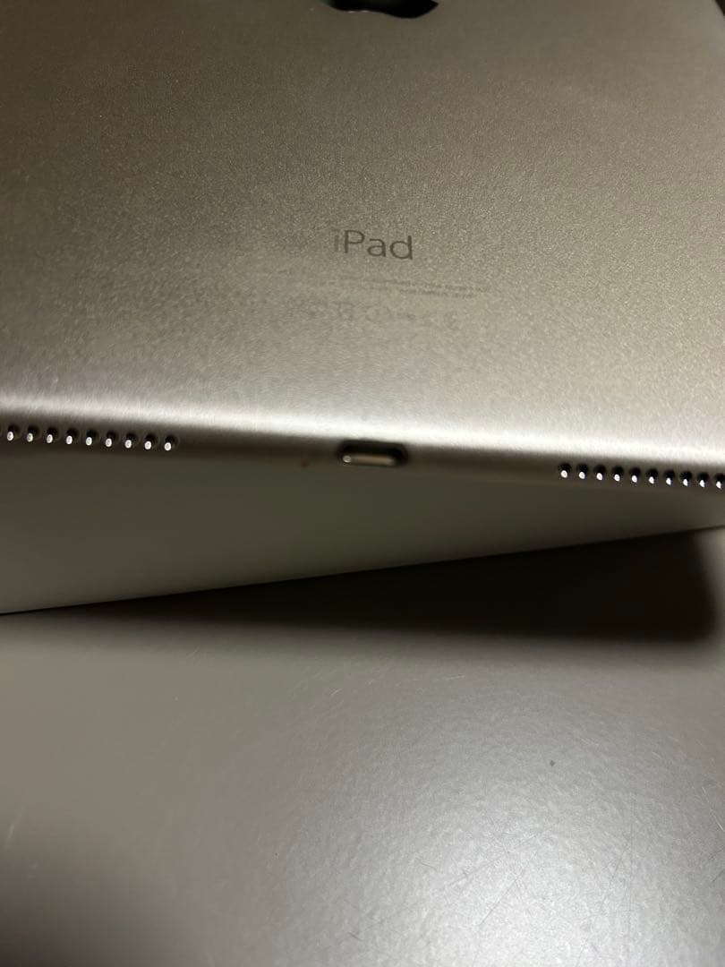 美品iPad Pro 2016 9.7インチ 256GB（バッテリー劣化あり）
