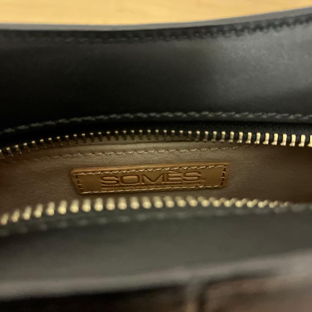 メスサドル　ラウンドバッグ　レザーバッグ　ブラック