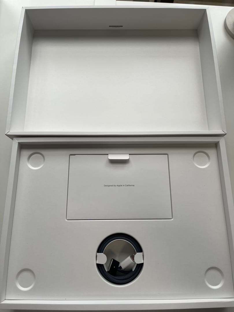 Apple MacBook M2 13.6インチ