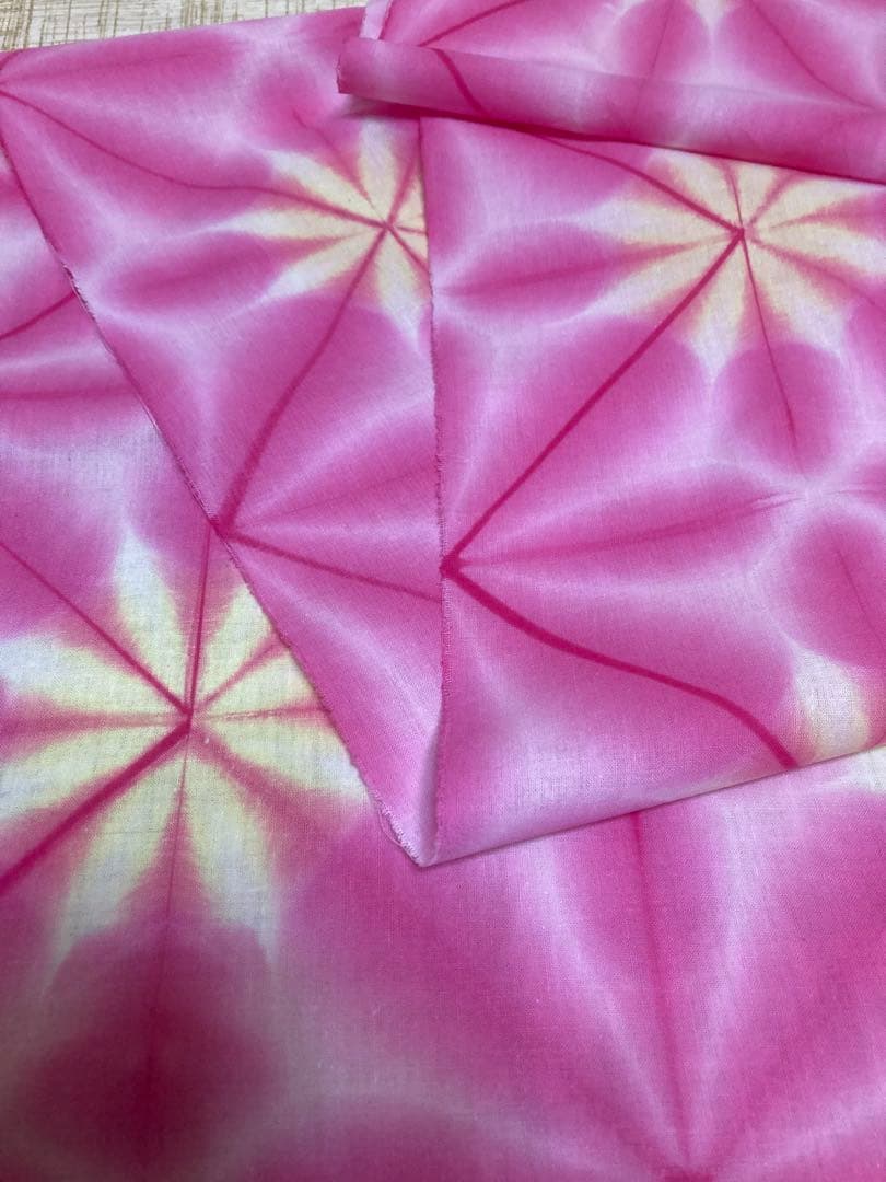 雪花絞り　板締め絞り　ピンク