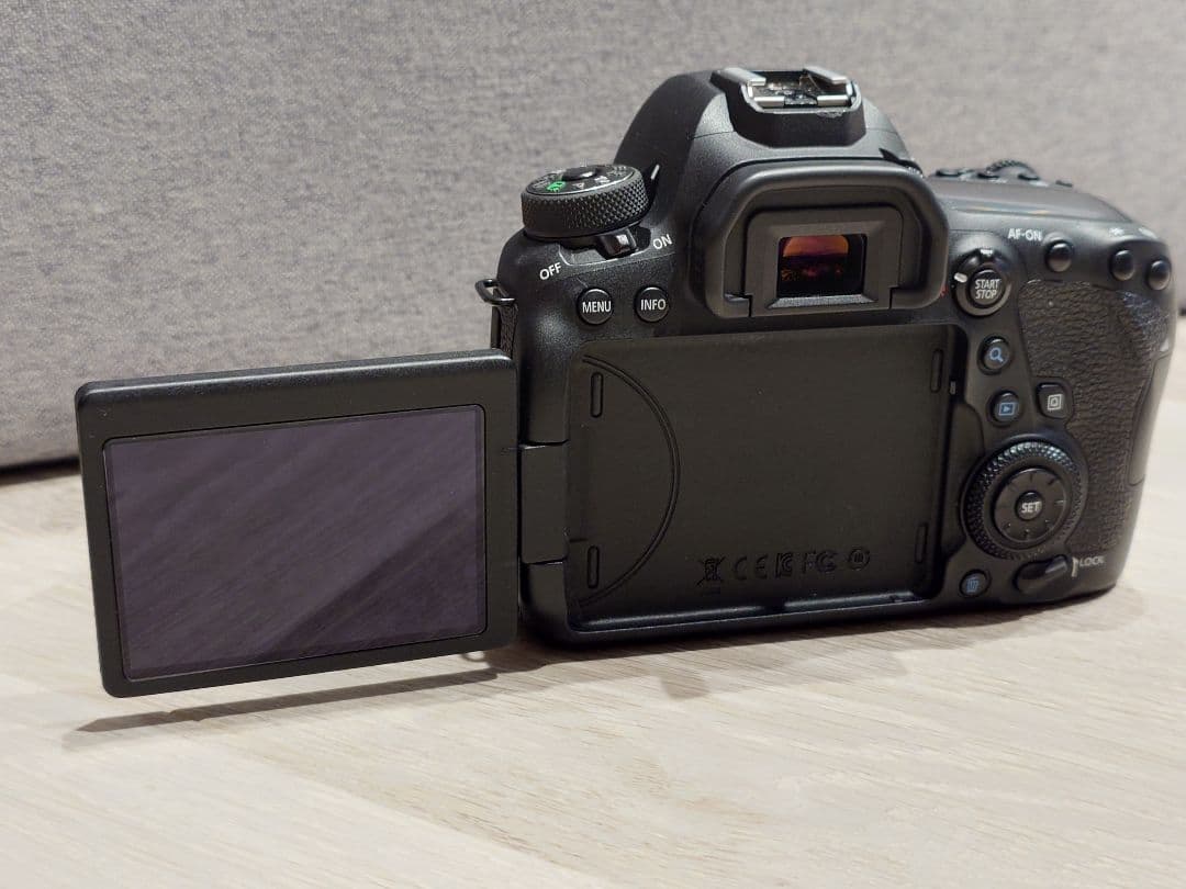 Canon EOS 6D デジタル一眼レフカメラ　値下げ！！