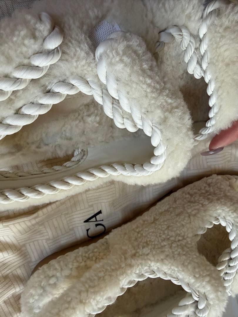 今夜限定値下げ！Bottega Veneta ファーサンダル size 39