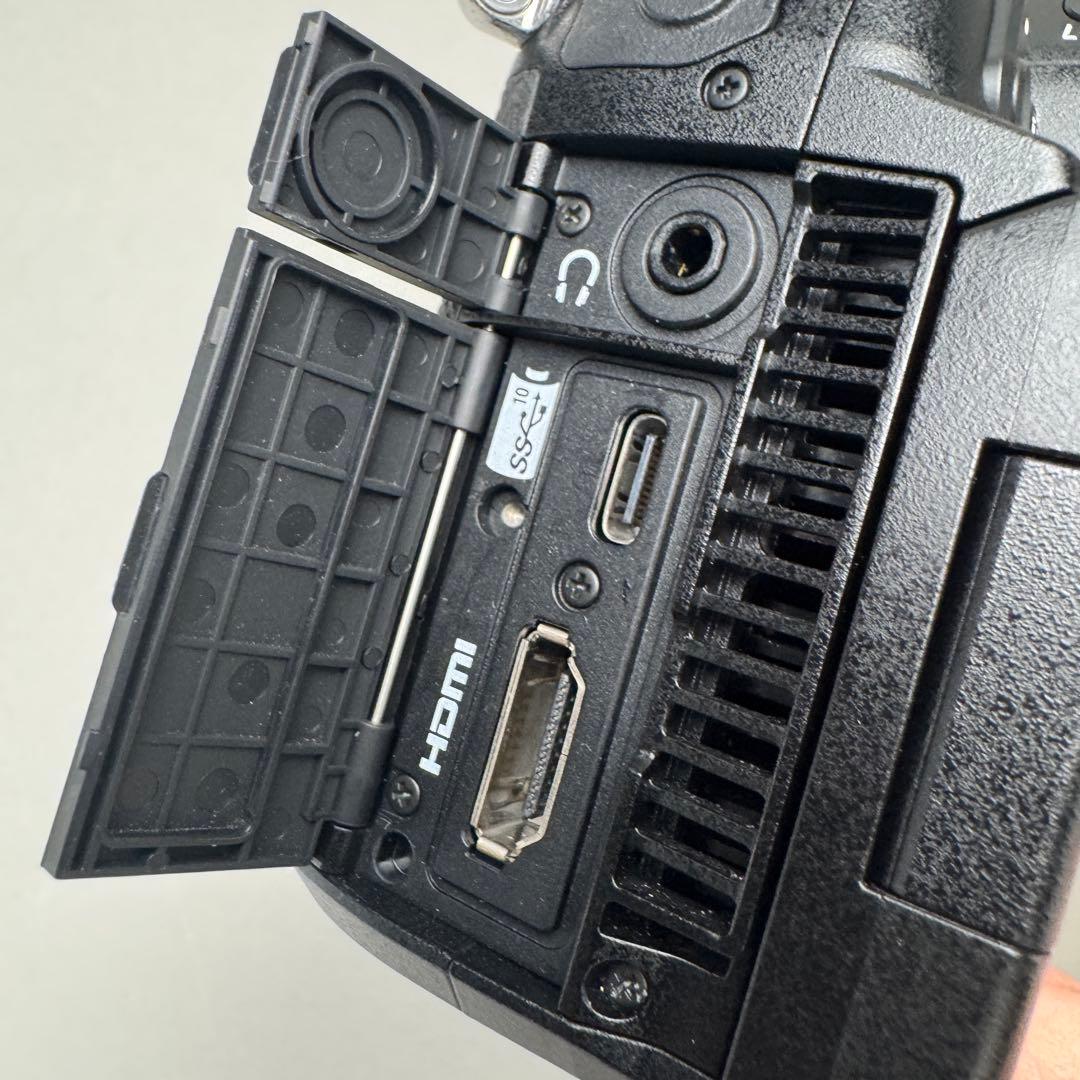 S.K.【美品】LUMIX GH6 カメラ　本体ボディー　おまけ多数