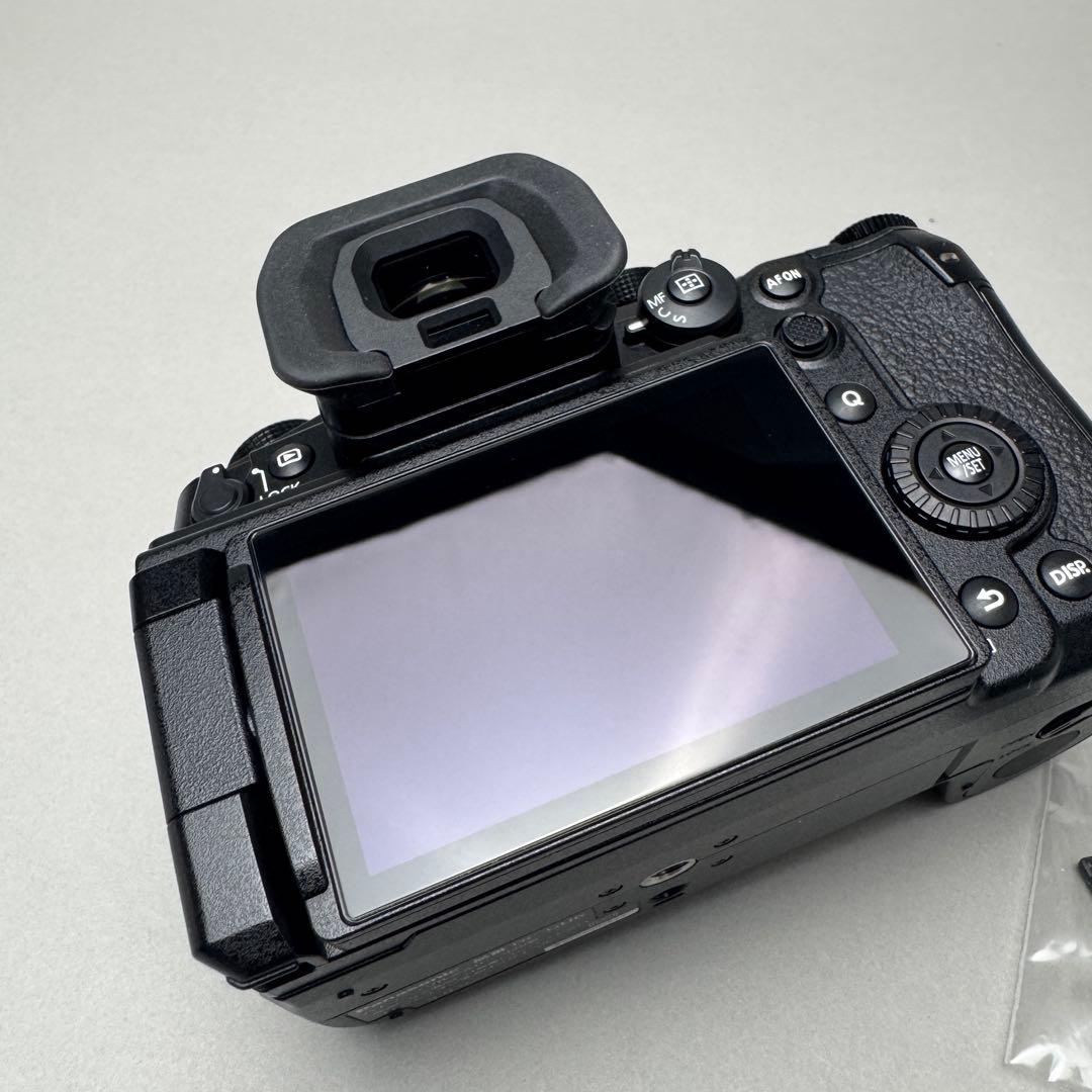 S.K.【美品】LUMIX GH6 カメラ　本体ボディー　おまけ多数