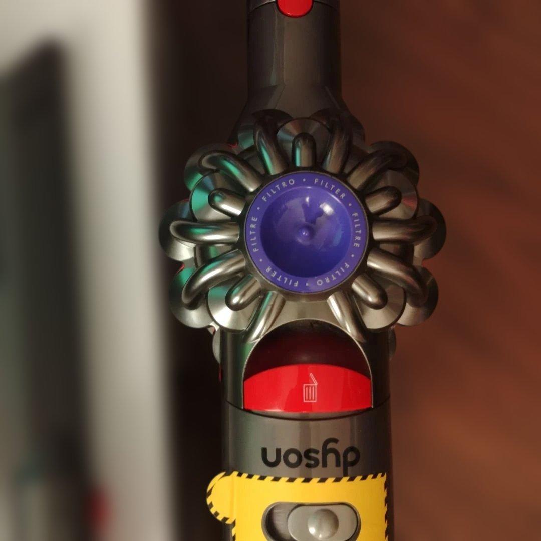 テ*。様 ダイソンV8掃除機