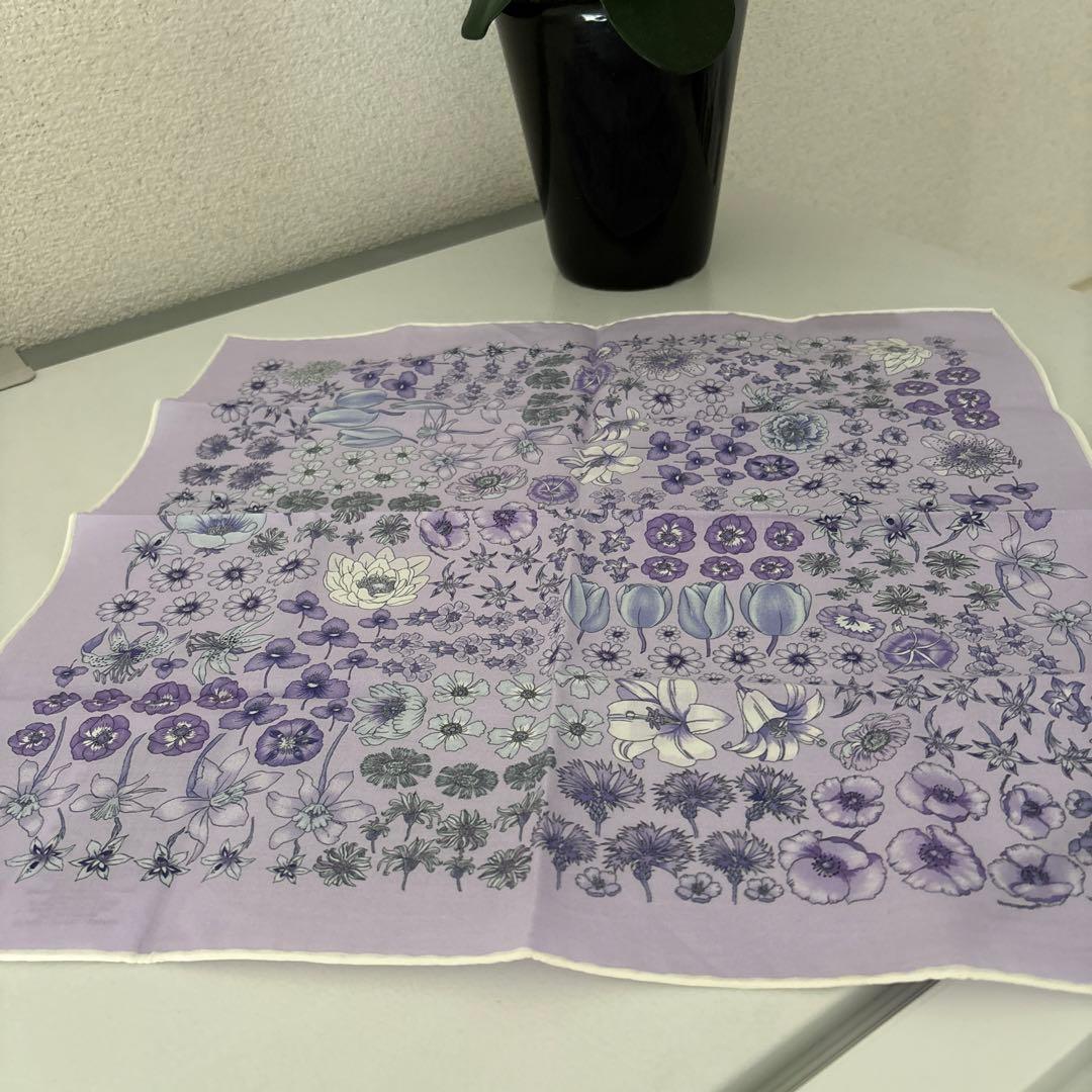 GUCCI日本限定　フローラルプリントコットンハンカチ新品未使用品