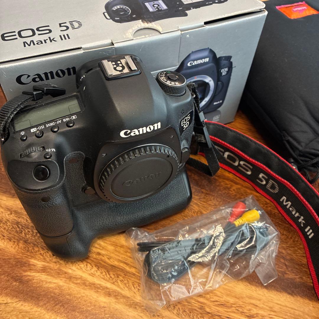 Canon EOS 5D Mark III + バッテリーグリップ 巾着付