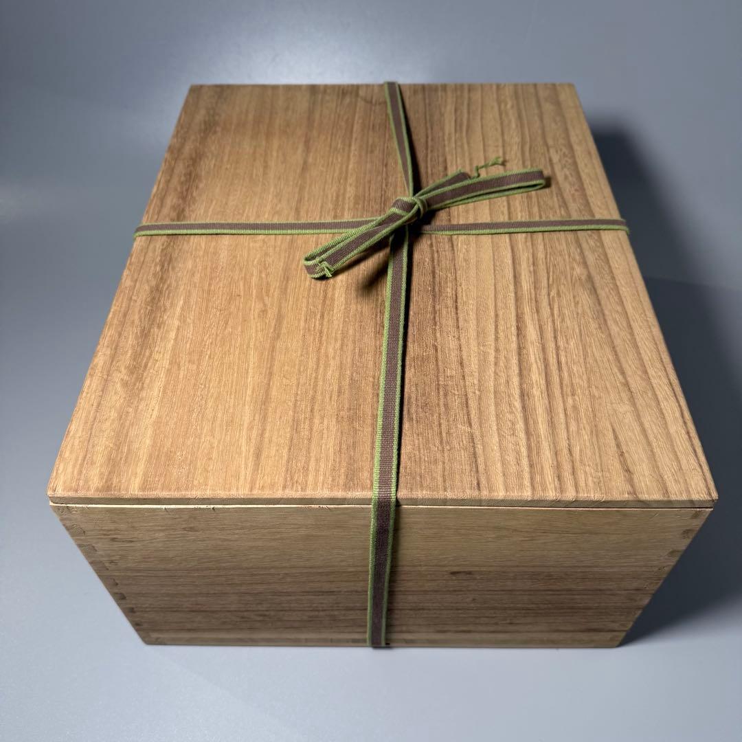 明治〜大正時代　十二代　柿右衛門作　青白磁唐草彫文　色絵龍鳳凰図　小畑家蔵　花瓶