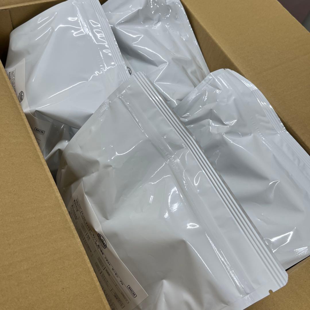 ニュートロ　ナチュラルチョイス　アダルトサーモン3kg×4袋