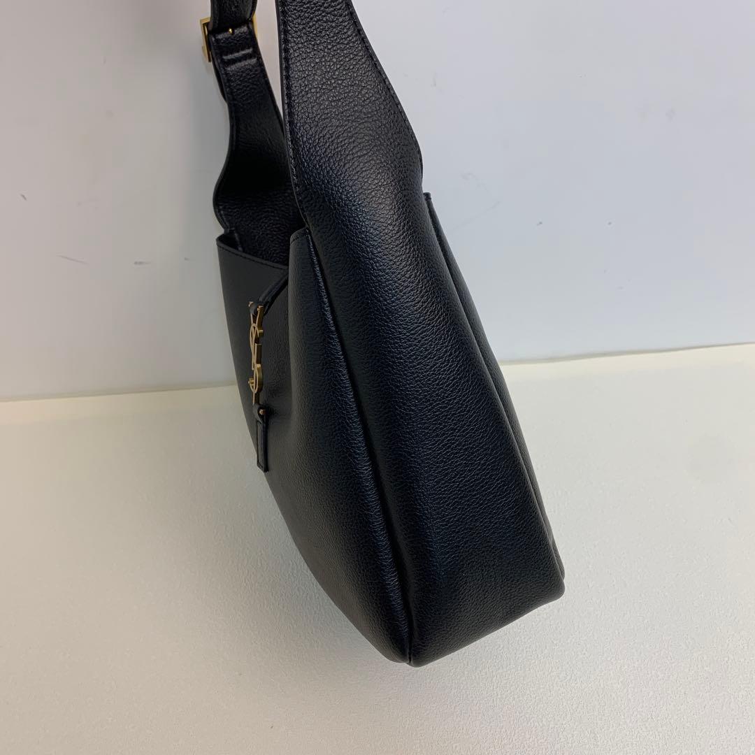 Yves Saint Laurent 黒 レザー ショルダーバッグ