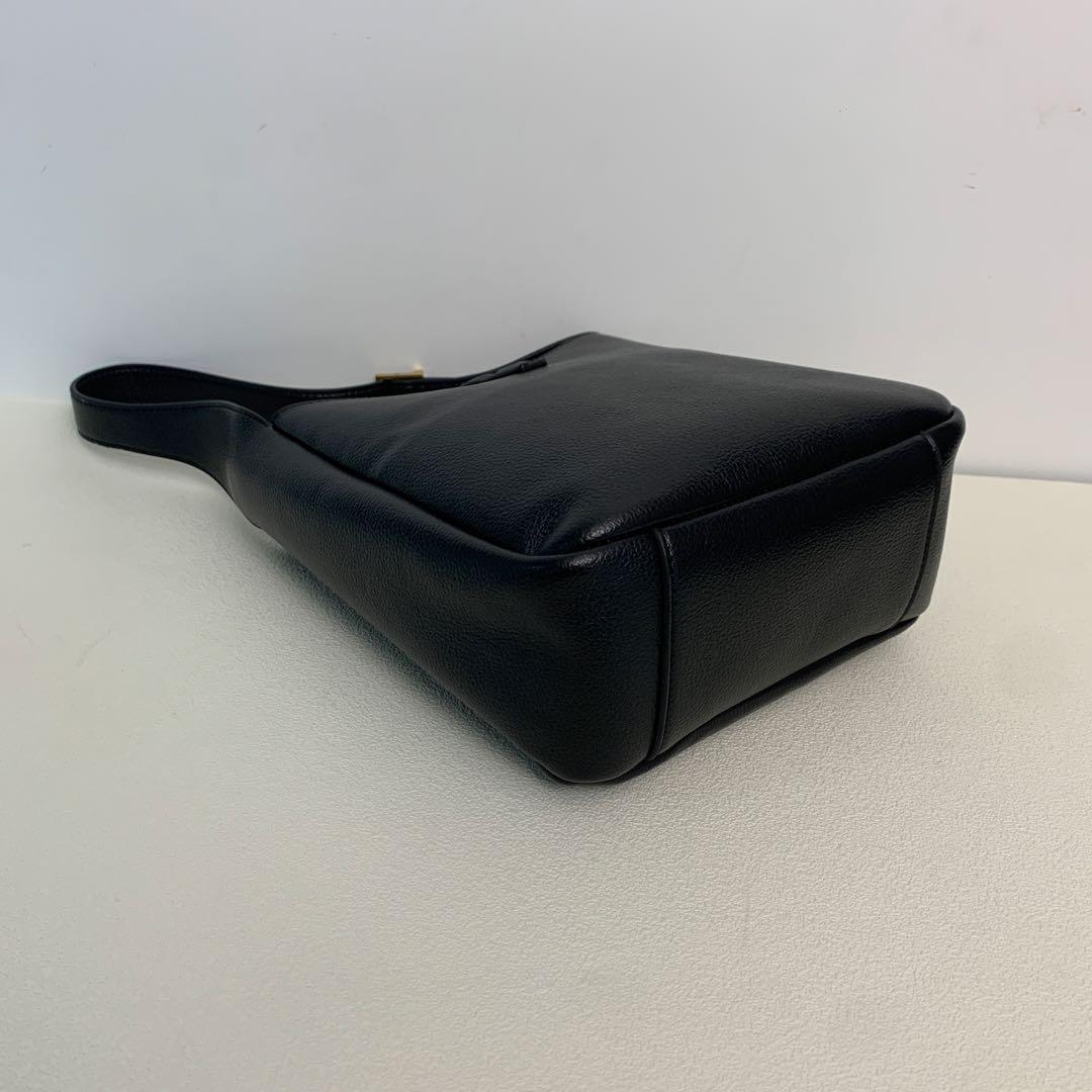 Yves Saint Laurent 黒 レザー ショルダーバッグ