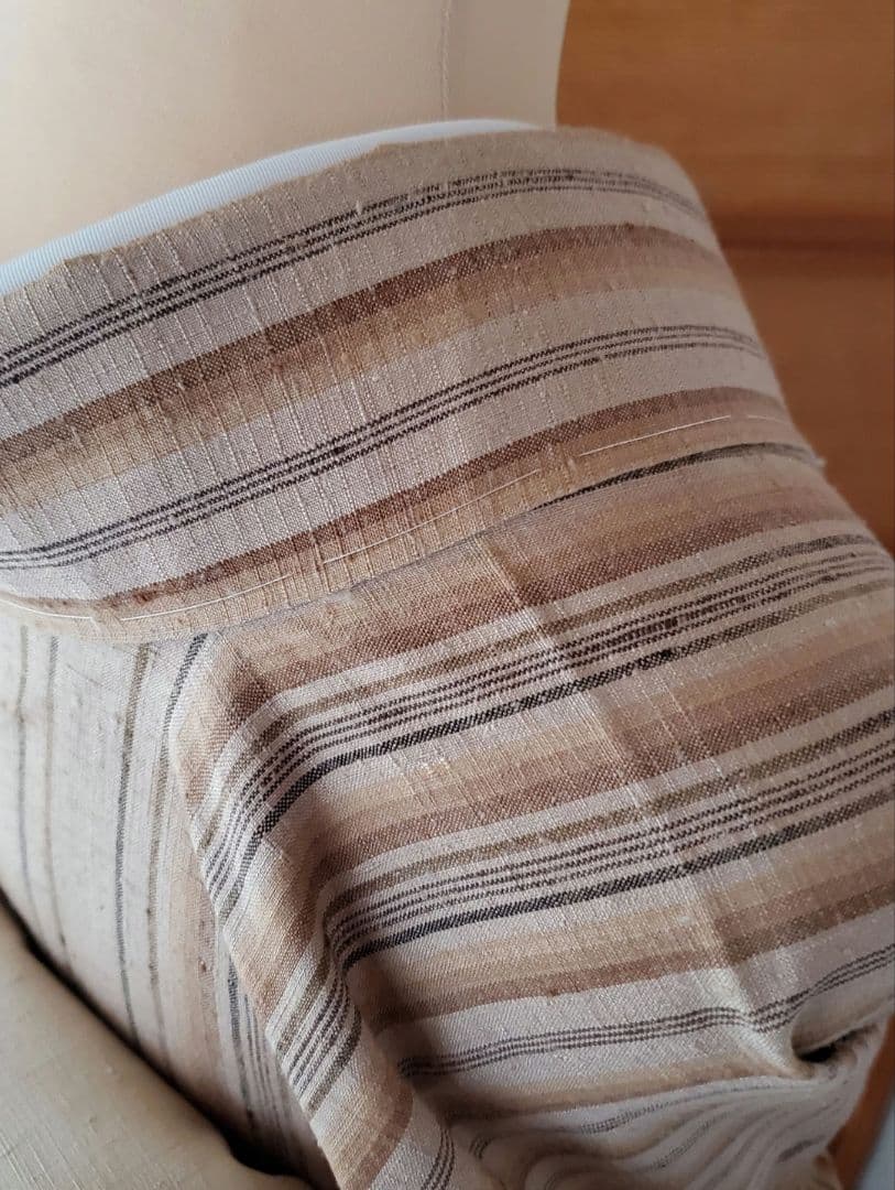 【美品＊未使用】真綿紬　縞　ベージュ　しつけ付き　正絹　スモールサイズ　特価☆